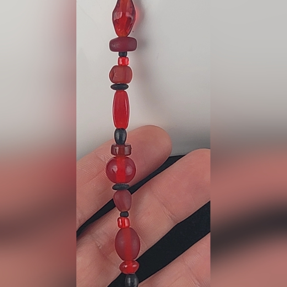 Vintage Red Glass & Wooden Beaded Necklace Single Stand-Stretchy - Picture 2 of 6